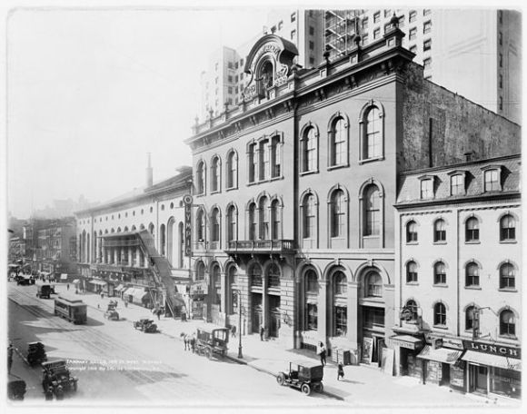 The New York political machine of Tammany Hall controlled politics through corruption and patronage The New York political machine of Tammany Hall controlled politics through corruption and patronage