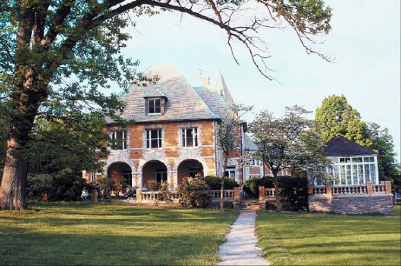 51 percent of the elderly feel little attachment to their home; 33 percent see it as just another investment 51 percent of the elderly feel little attachment to their home; 33 percent see it as just another investment